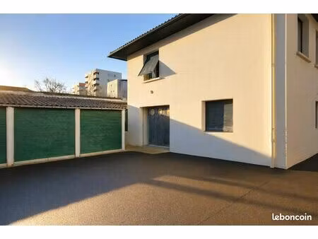 local commercial garage bureau