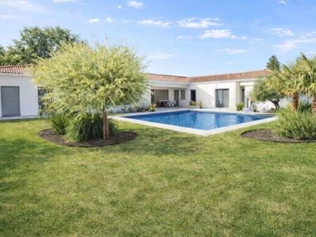 maison contemporaine 190 m2 de plain pied avec piscine  spa