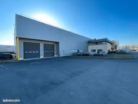 entrepot - logistique 2500 m² le mesnil-amelot