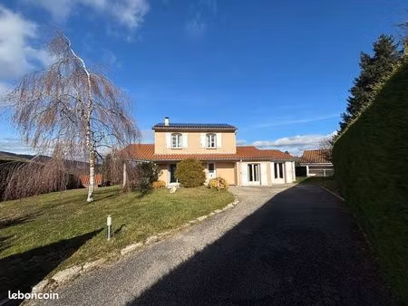 maison individuelle avec vue sur les hauteurs de saint-paul en cornillon