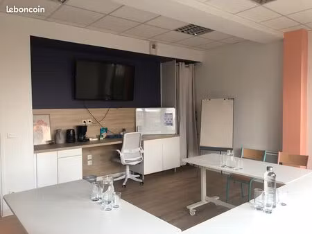 salle de réunion/formation à louer à riom  proche gare - idéale pour 8-10 personnes