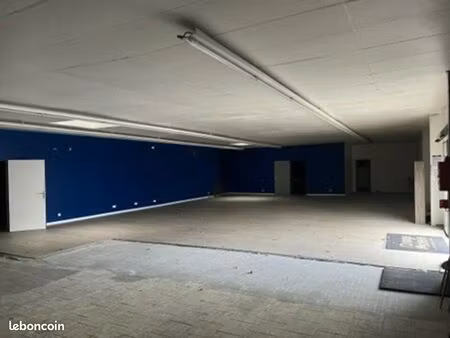 local commercial 300 m² yainville
