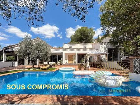 unique ! superbe villa de 292 m2 avec piscine poolhouse et garage