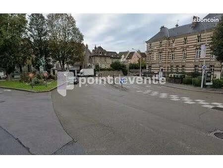 local commercial 1 065 m²