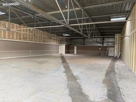 local commercial 378 m² barentin