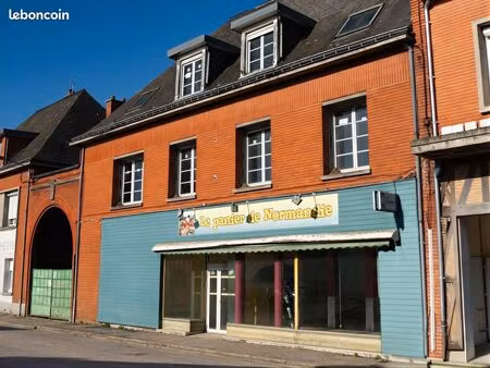 immeuble 600 m2 - 140 m2 commerce + 460 m2 habitation - projet investisseur