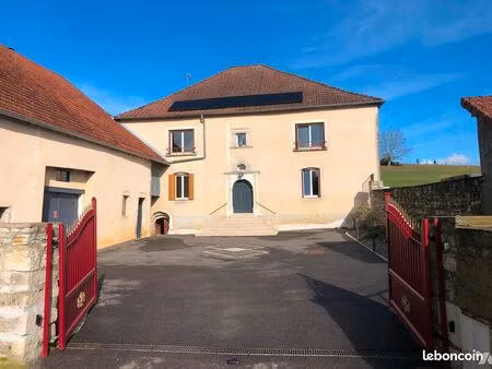 maison 8 pièces 254 m²