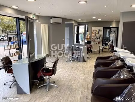 salon de coiffure et esthétique 140 m2