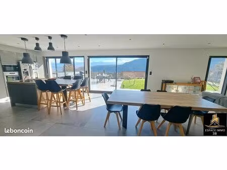 villa 5 pièces 239 m²