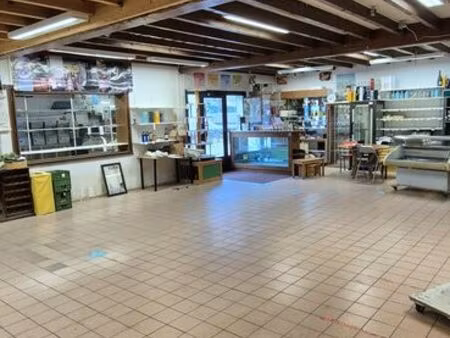 local 174 m² sassenage