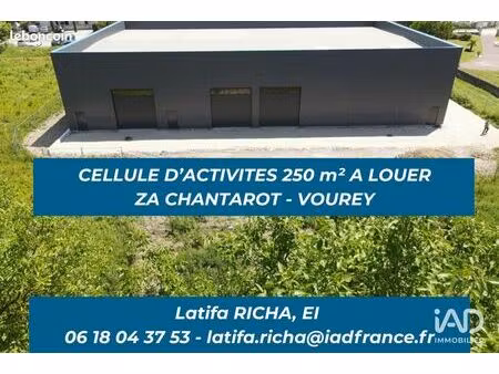local 250 m² vourey