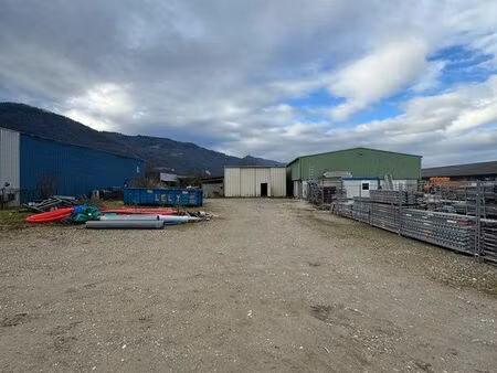 à louer – terrain 1 200 m² avec hangar 70 m² – zone industrielle