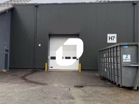 local industriel 1 500 m²