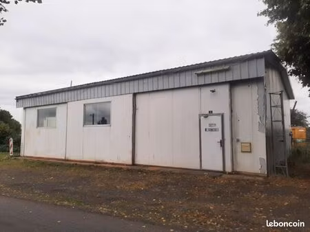 a vendre hangar avec terrain