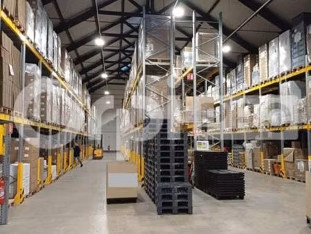 local d'activité 1 500 m²