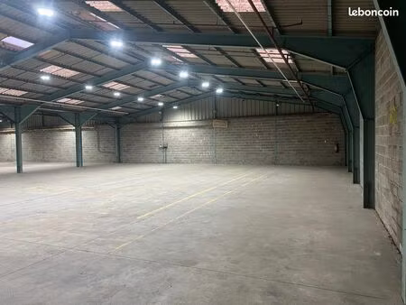 entrepôt 1000 m2 à louer