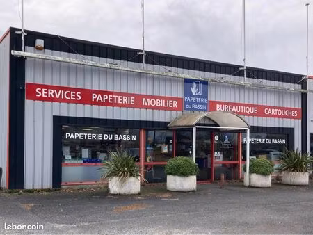 local commercial avec entrepôt