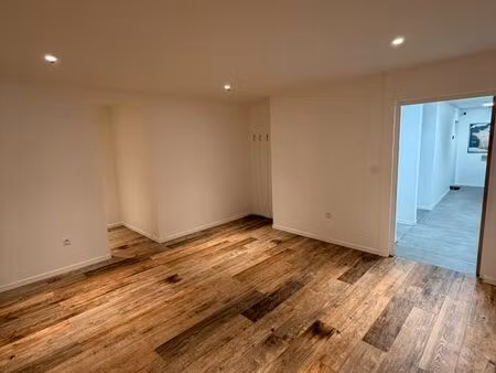 local sécurisé / espace de stockage 23m²