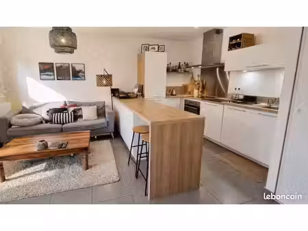 à 8 min d’annecy – appartement de standing avec jardin privatif & cellier