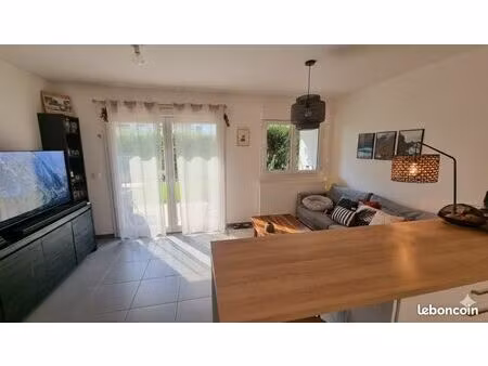 appartement 2 pièces / garage fermé / terrain 30m2