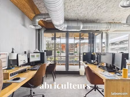 bureau 200 m²