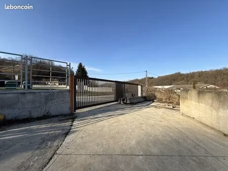 local 1650 m² bourgoin-jallieu