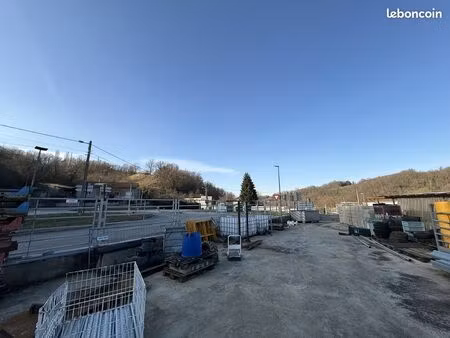 local 345 m² bourgoin-jallieu