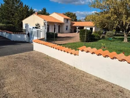 maison 5pieces 130m2 2460m2 de terrain arboré et clôturé