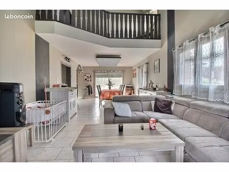 maison 7 pièces 196 m²