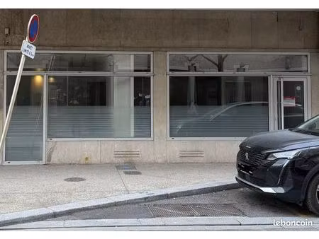 loue local commercial 113m2