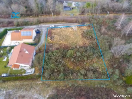 terrain 1 810 m² publier