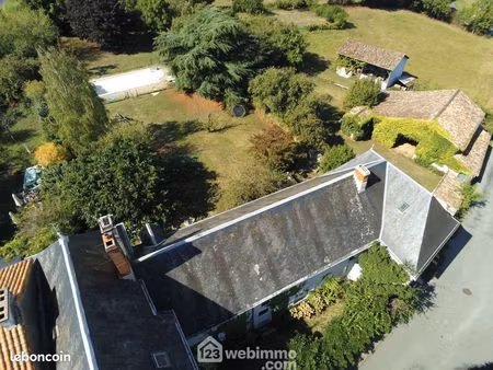 aison de maitre 284 m² habitables édifiée sur un terrain de 3126 m2.piscine chauffée isola