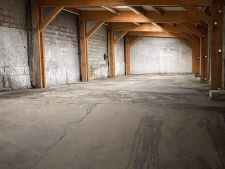 local dépôt commercial