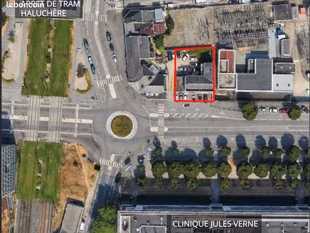 bâtiment dans sa totalité  non divisible (local commercial+habitation )