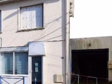 rare local mixte 220 m² – bureaux & stockage – centre bouguenais