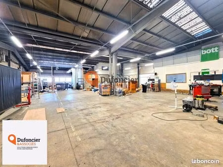 local d'activite 1900 m² poitiers