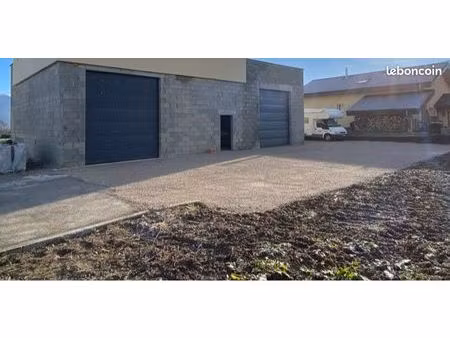 local d’activité 205m2