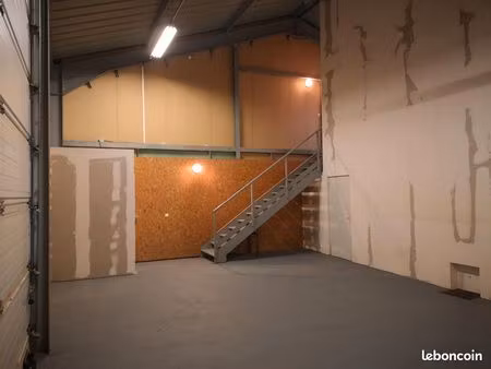 entrepôt avec bureau à proximité de thonon