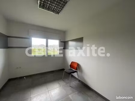 bureaux 74 m² sillingy