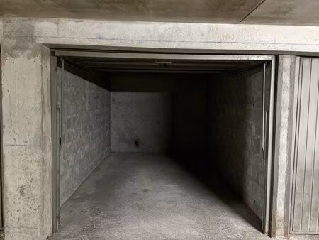 garage fermé sous terrain