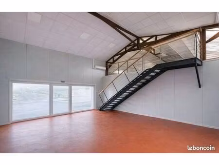 local commercial – 140 m² avec mezzanine et vitrine