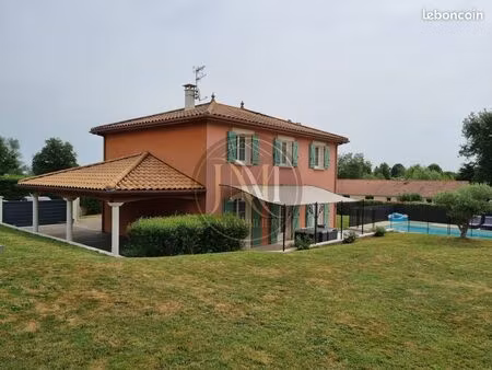 maison avec piscine trois chambres 145m² à montcet