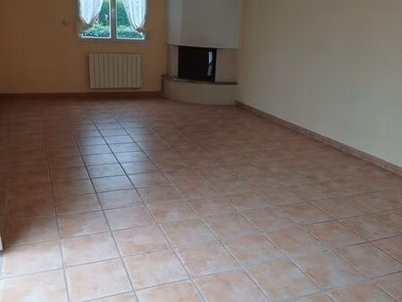 maison 2 chambres  grande terrasse  garage  jardin à gorron