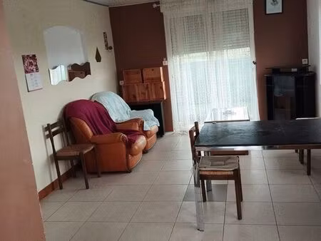 ? maison meublée 50 m² avec petit terrain – 450 / mois