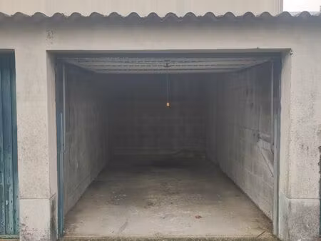 location garage box fermé rue de la traquette angers