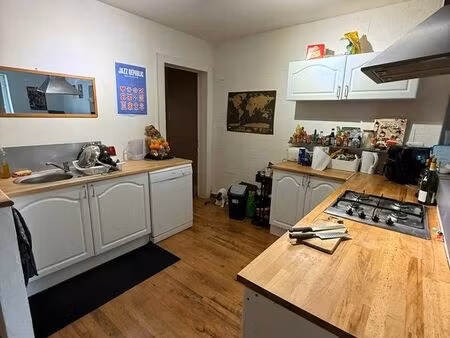 f3 90m2 très bien exposé dans copropriété calme aux gras