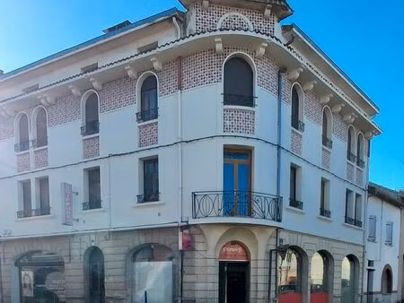 location centre ville loudeac apprt t3 de 63 m2 au 1er etage  tres lumineux