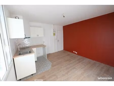 f2 28m2 calme sur cour intérieure exposé sud