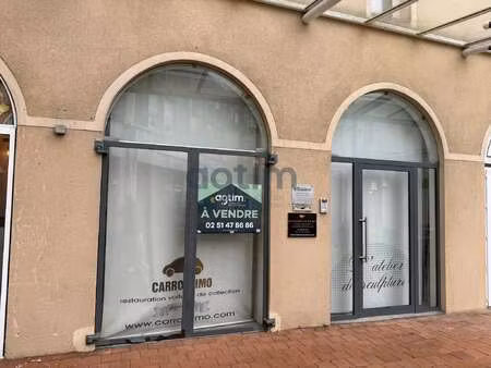 vente bureaux et commerces à la roche-sur-yon (85000) : à vendre / la roche-sur-yon