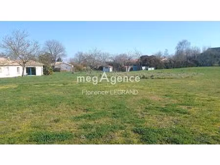 vente terrain à chanteloup (79320) : à vendre / 1595m² chanteloup